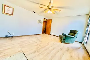 401 E 12th St, Streator, IL 61364 - Photo 9