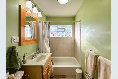 8536 Kedvale Avenue, Skokie, IL 60076 - Photo 17