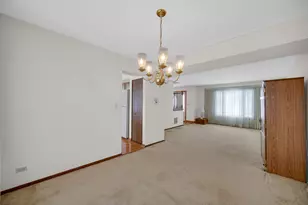 1818 Hawk Ln, Elk Grove Village, IL 60007 - Photo 7