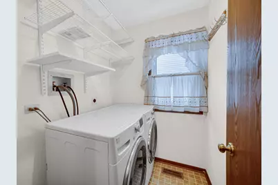 1818 Hawk Lane, Elk Grove Village, IL 60007 - Photo 15