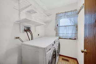 1818 Hawk Ln, Elk Grove Village, IL 60007 - Photo 15