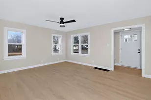 950 Spruce St, Aurora, IL 60506 - Photo 3