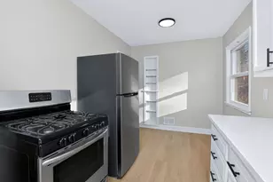 950 Spruce St, Aurora, IL 60506 - Photo 5