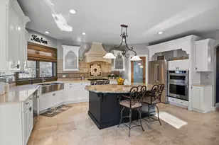 890 Reserve Ct, South Elgin, IL 60177 - Photo 9