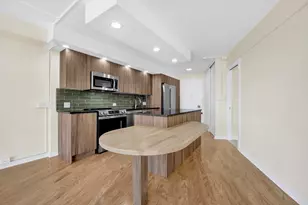 300 N State St, Chicago, IL 60654 - Photo 5