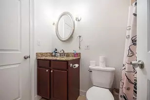 2008 W Greenleaf Ave, Chicago, IL 60645 - Photo 9