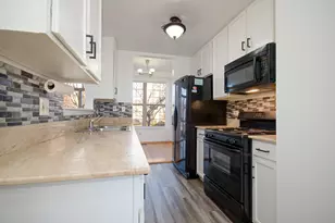 2976 White Thorn Cir, Naperville, IL 60564 - Photo 9