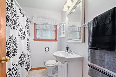 127 W Courtland Street, Mundelein, IL 60060 - Photo 9