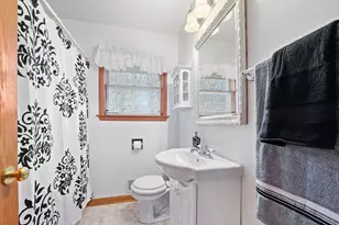 127 W Courtland St, Mundelein, IL 60060 - Photo 9