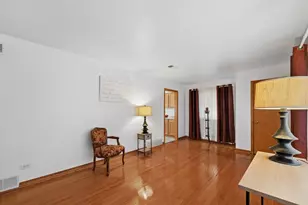 127 W Courtland St, Mundelein, IL 60060 - Photo 3