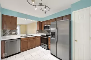 414 Lakeview Cir, Bolingbrook, IL 60440 - Photo 3