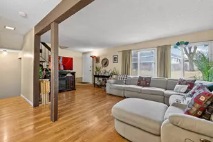 5525 Pebblebeach Dr, Hanover Park, IL 60133 - Photo 5