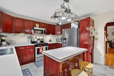 5525 Pebblebeach Drive, Hanover Park, IL 60133 - Photo 7