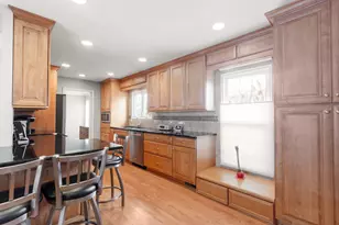 6 The Court Of Lagoon View, Northbrook, IL 60062 - Photo 11