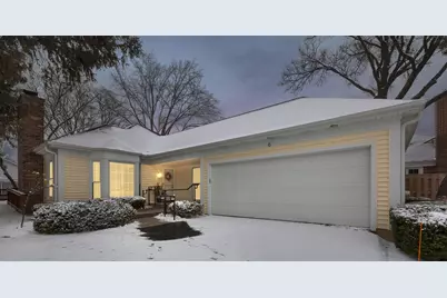 6 The Court Of Lagoon View, Northbrook, IL 60062 - Photo 1