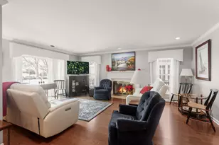 6 The Court Of Lagoon View, Northbrook, IL 60062 - Photo 5