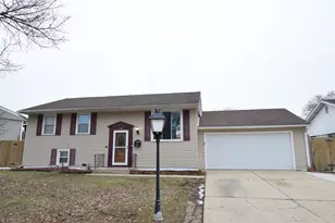407 Concord Dr, Streamwood, IL 60107 - Photo 1