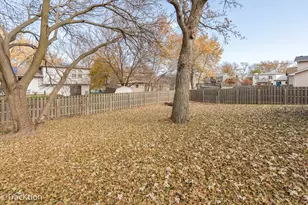 672 Londonberry Ln, Bolingbrook, IL 60440 - Photo 17