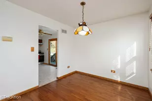 672 Londonberry Ln, Bolingbrook, IL 60440 - Photo 5