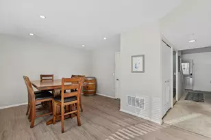 1357 Sunrise Ln, Gurnee, IL 60031 - Photo 7