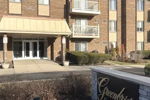 2423 N Kennicott Dr, Arlington Heights, IL 60004 - Photo 1