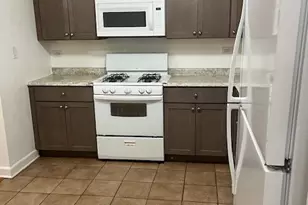 2423 N Kennicott Dr, Arlington Heights, IL 60004 - Photo 7