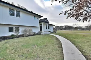 263 Bobwhite Ln, Bloomingdale, IL 60108 - Photo 3