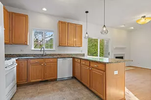 71 Monarch Dr, Streamwood, IL 60107 - Photo 3