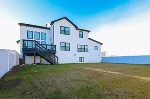 1112 Bell Grove Ln, Bloomington, IL 61705 - Photo 5