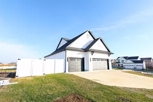 1112 Bell Grove Ln, Bloomington, IL 61705 - Photo 3