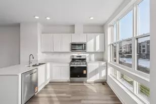 385 Summit Cir, Lombard, IL 60148 - Photo 9