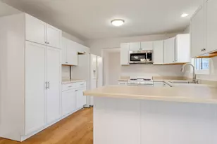 608 Carriage Hill Rd, Island Lake, IL 60042 - Photo 13