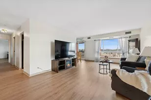 3700 Capri Ct, Glenview, IL 60025 - Photo 5