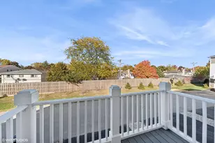 1033 Wren Rd, Des Plaines, IL 60018 - Photo 9