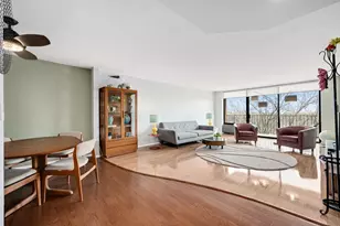 2000 St Regis Dr, Lombard, IL 60148 - Photo 5