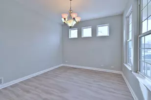 233 Pawtucket Ave, Elgin, IL 60124 - Photo 7