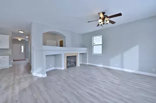 233 Pawtucket Ave, Elgin, IL 60124 - Photo 19