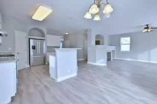 233 Pawtucket Ave, Elgin, IL 60124 - Photo 15