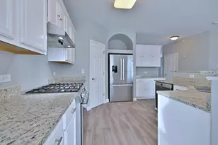 233 Pawtucket Ave, Elgin, IL 60124 - Photo 13