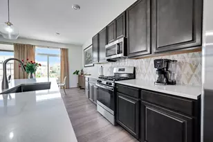 605 Brook Ct, Oswego, IL 60543 - Photo 9