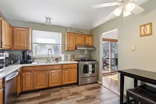 2311 Carriage Ln, Lindenhurst, IL 60046 - Photo 7