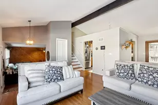 2311 Carriage Ln, Lindenhurst, IL 60046 - Photo 5