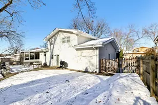 2311 Carriage Ln, Lindenhurst, IL 60046 - Photo 25