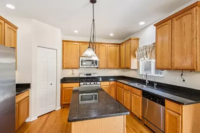 2208 Grand Pointe Trail, Aurora, IL 60503 - Photo 11