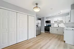 210 Willow Rd, Streamwood, IL 60107 - Photo 15