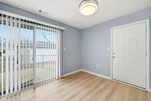 210 Willow Rd, Streamwood, IL 60107 - Photo 17