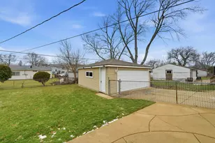210 Willow Rd, Streamwood, IL 60107 - Photo 21