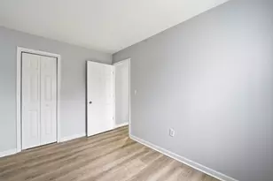 210 Willow Rd, Streamwood, IL 60107 - Photo 9