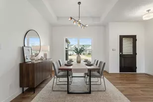 702 N Beacon Hill Cir, Urbana, IL 61802 - Photo 5