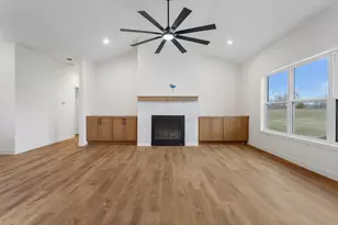 702 N Beacon Hill Cir, Urbana, IL 61802 - Photo 3